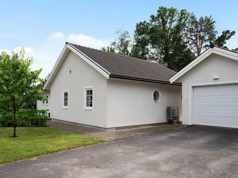 Byte av panel pa garage Brottkarr Askim