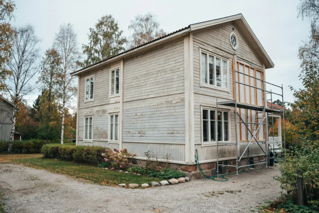 byta panel p huset tecken kostnad och smarta val innan fasaden tar skada